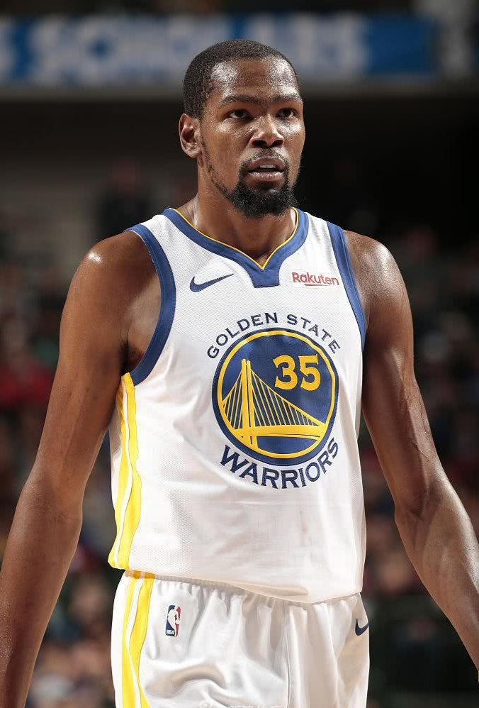 形成鲜明对 形成鲜明对